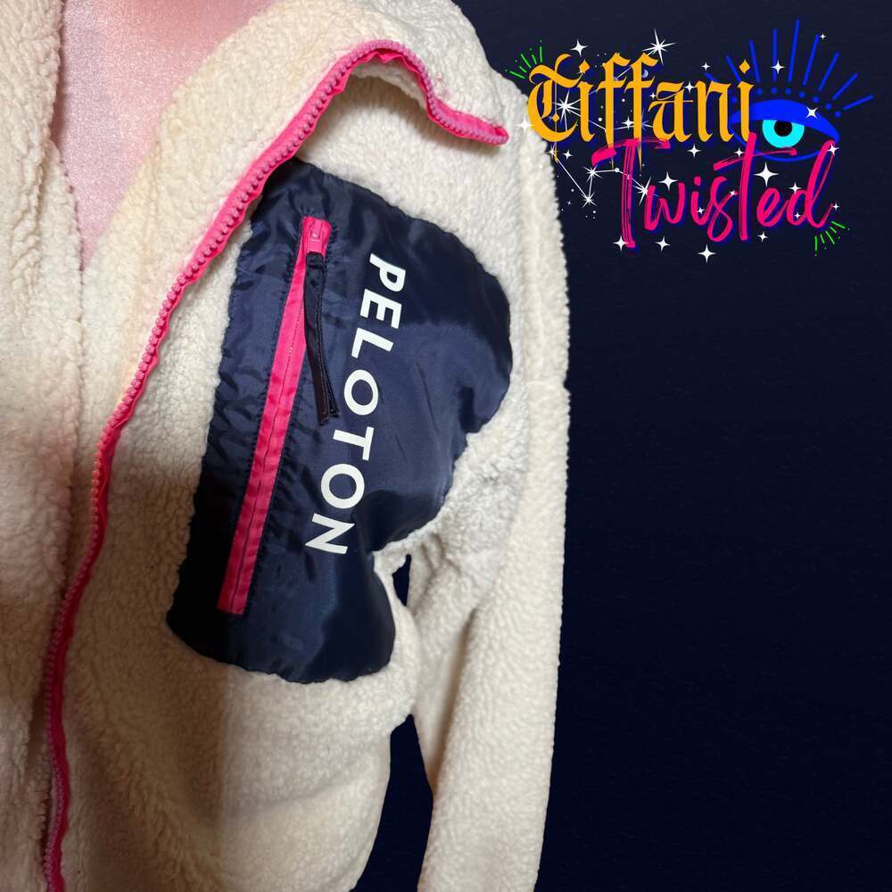 ✨ Peloton Sherpa Fleece Jacket – Cream / Pink – Size Small - Picture 2 of 6